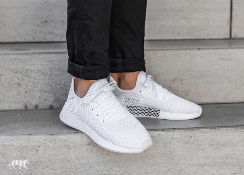 White on sale adidas deerupt